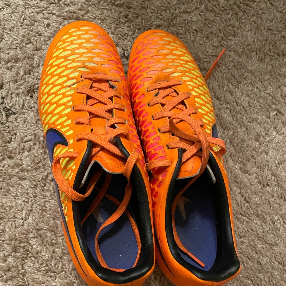 Nike women’s size 8.5 soccer cleats